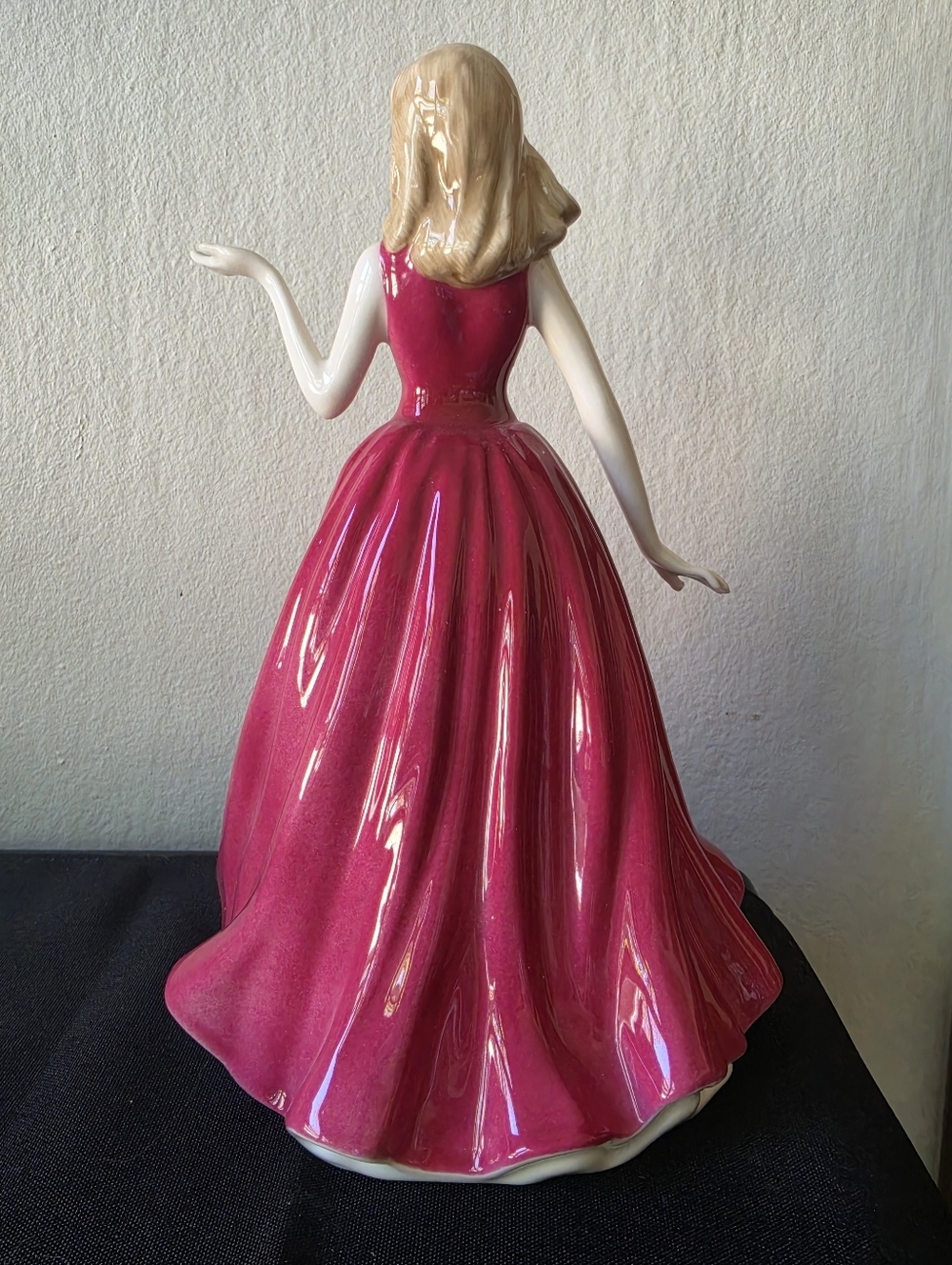 Royal Doulton Classics Figurine HN 4521 Ruby - Picture 2 of 3